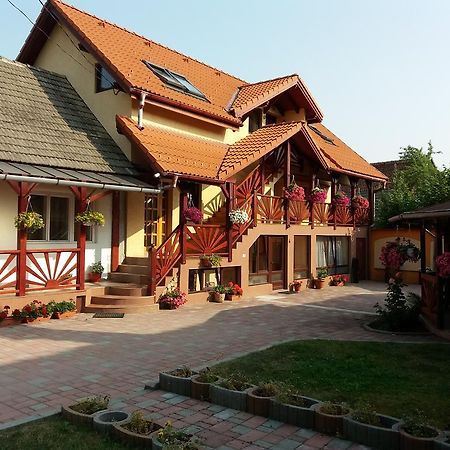 Hotel Casa Lenke Săcele Zewnętrze zdjęcie
